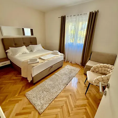 Jelena Apartmán *